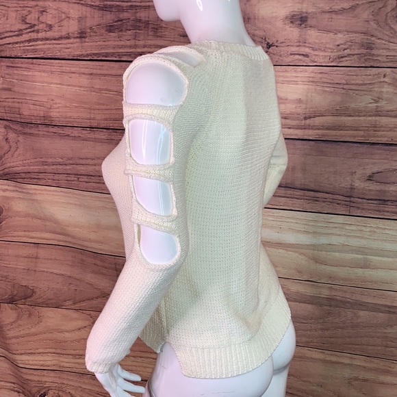 Romeo & Juliette Couture knitted white sweater top cold shoulder sz M stretch md - Picture 4 of 17